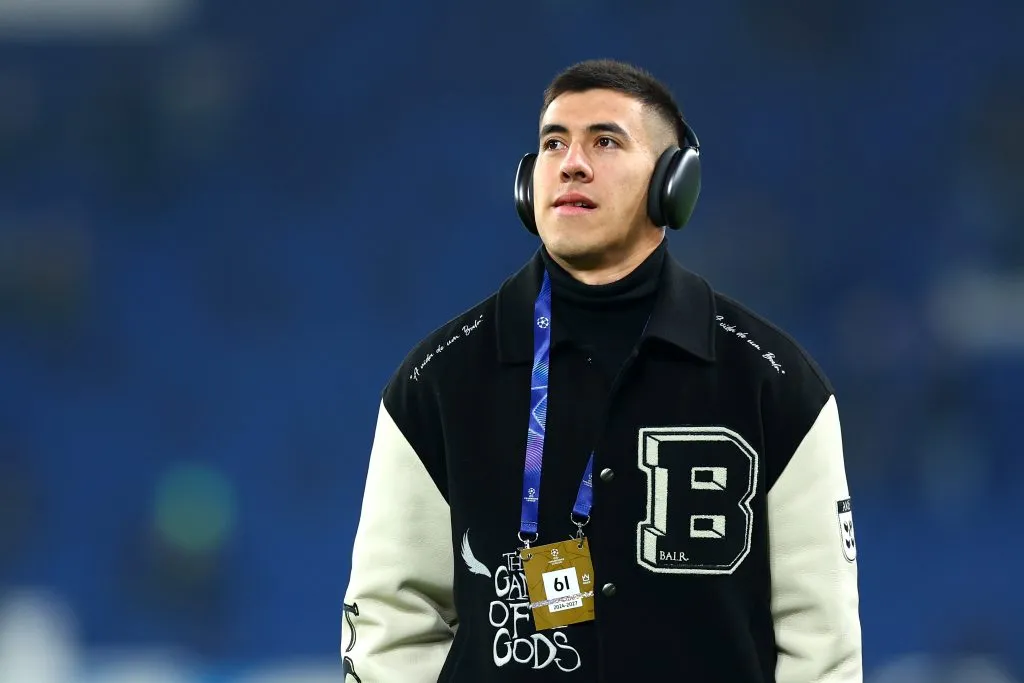 BERGAMO, ITALY – FEBRUARY 18: Zaid Romero of Club Brugge KV inspects the pitch prior to the UEFA Champions League 2024/25 League Knockout Play-off second leg match between Atalanta BC and Club Brugge KV at Gewiss Stadium on February 18, 2025 in Bergamo, Italy. (Photo by Francesco Scaccianoce/Getty Images)