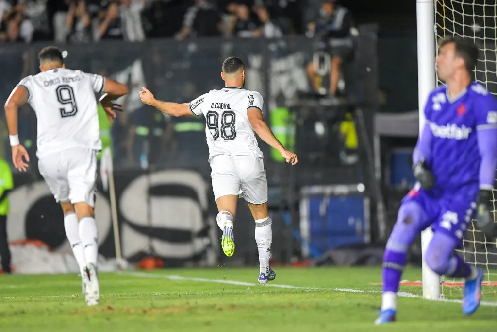 Arthur Cabral jogador do Botafogo comemora seu gol durante partida contra o Vasco no estadio Sao Januário pelo campeonato Copa Do Brasil 2025. Foto: Thiago Ribeiro/AGIF