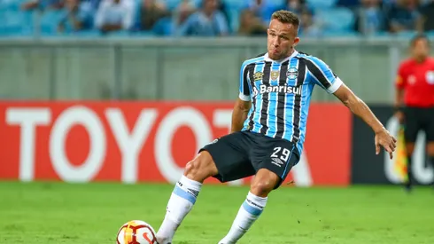 Arthur concedeu entrevista para a Grêmio TV. (Foto: Lucas Uebel/Getty Images)