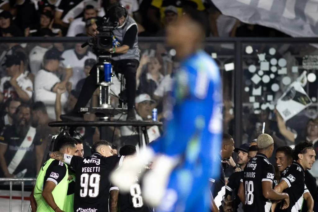 Jogadores do Vasco comemoram gol de Jair. Fotos: Matheus Lima/Vasco.