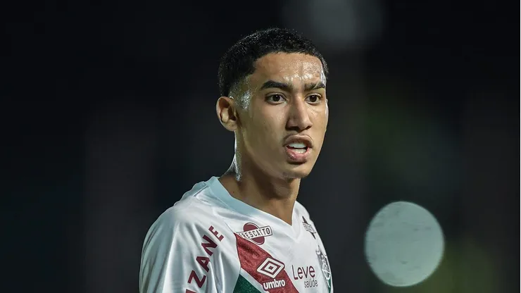 Vendido ao Shakhtar Donetsk, Isaque se despede do Fluminense