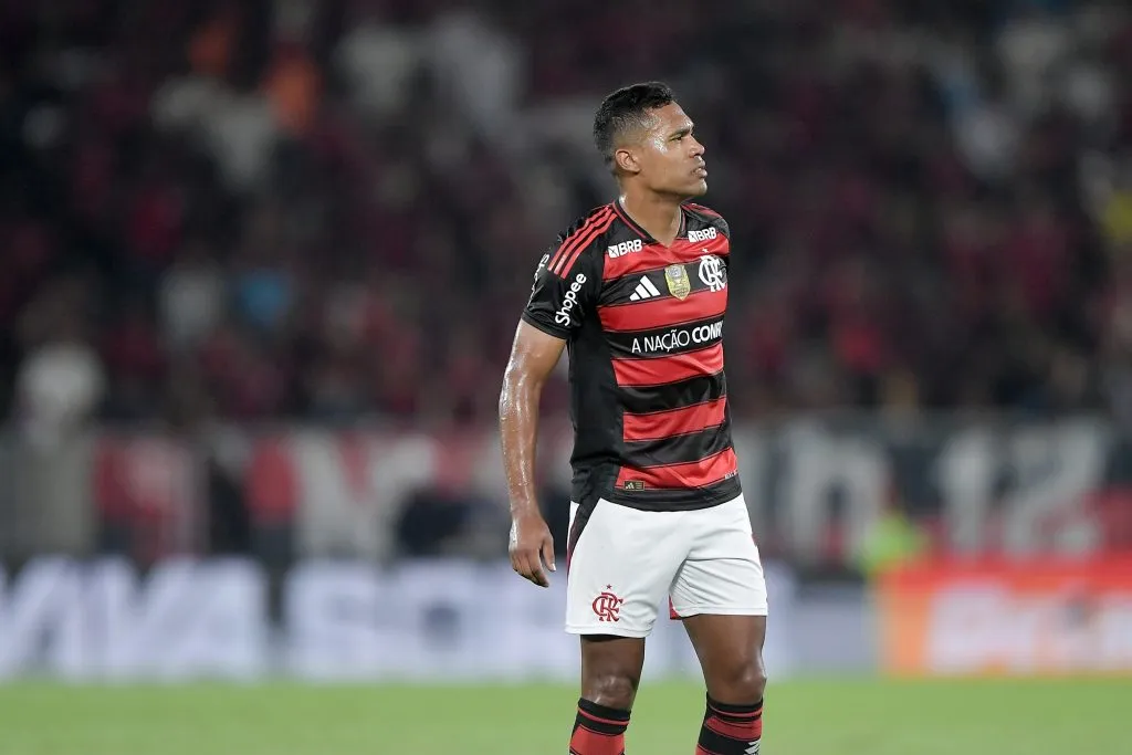 Por conta da lesão, Alex Sandro foi cortado da Seleção Brasileira. Foto: Thiago Ribeiro/AGIF