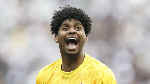 Hugo foi agredido em Athletico x Corinthians.