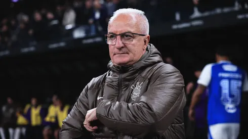 Dorival Júnior técnico do Corinthians durante partida contra o Cruzeiro no estádio Arena Corinthians pelo campeonato Brasileiro A 2025. Foto: Ettore Chiereguini/AGIF