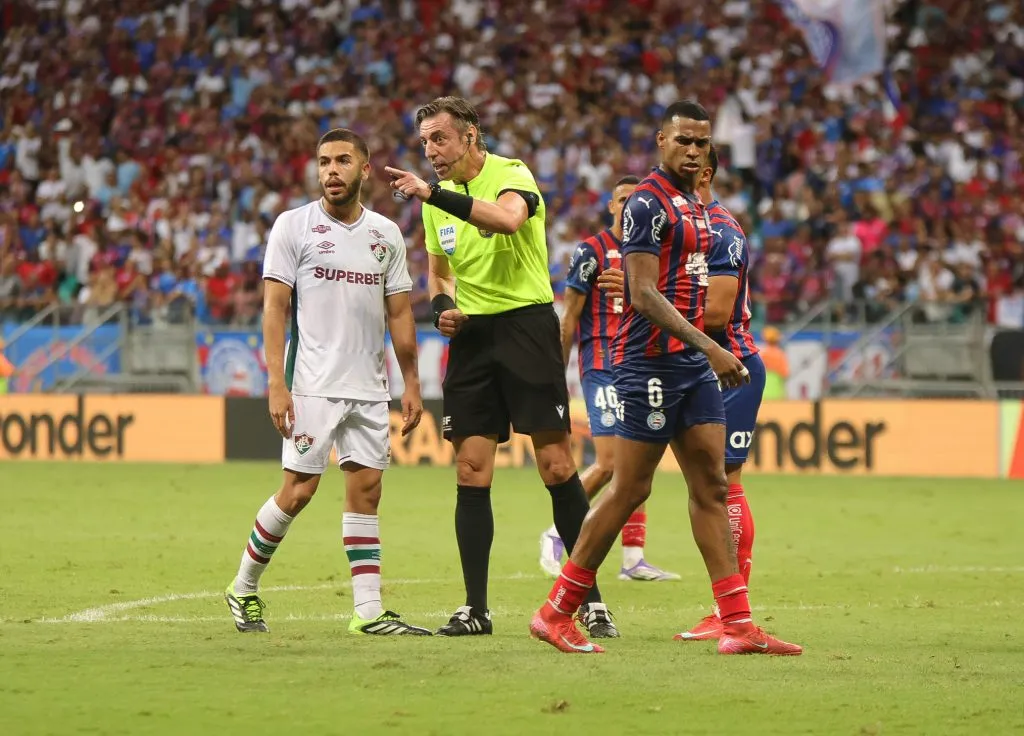 BA – SALVADOR – 28/08/2025 – COPA DO BRASIL 2025, BAHIA X FLUMINENSE – Tumulto entre jogadores do Bahia e jogadores do Fluminense durante partida no estadio Fonte Nova pelo campeonato Copa Do Brasil 2025. Foto: Marcio Jose/AGIF