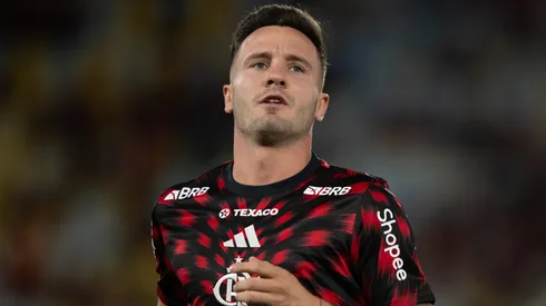 Saul jogador do Flamengo durante aquecimento antes da partida contra o Vitoria no estadio Maracana pelo campeonato Brasileiro A 2025. Foto: Jorge Rodrigues/AGIF