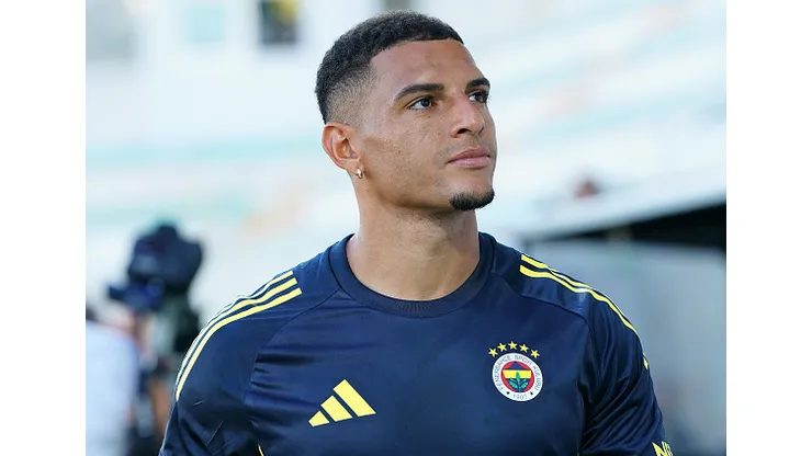 Diego Carlos, jogador do Fenerbahçe, alvo do Vasco