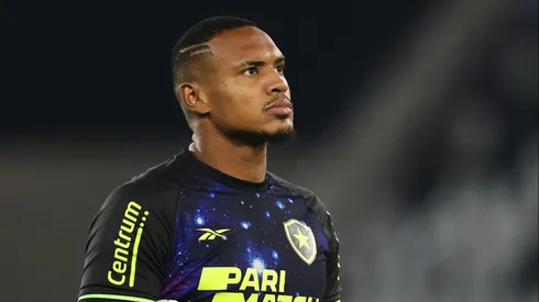 RIO DE JANEIRO, BRAZIL – OCTOBER 23: John of Botafogo warms up prior to the Copa CONMEBOL Libertadores 2024 Semi-final first leg match between Botafogo and Peñarol at Estadio Olímpico Nilton Santos on October 23, 2024 in Rio de Janeiro, Brazil. (Photo by Wagner Meier/Getty Images)