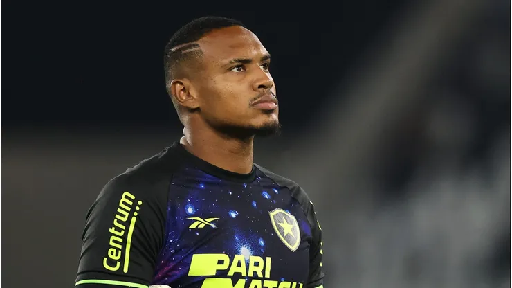 RIO DE JANEIRO, BRAZIL - OCTOBER 23: John of Botafogo warms up prior to the Copa CONMEBOL Libertadores 2024 Semi-final first leg match between Botafogo and Peñarol at Estadio Olímpico Nilton Santos on October 23, 2024 in Rio de Janeiro, Brazil. (Photo by Wagner Meier/Getty Images)
