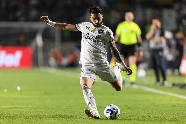 Alex Telles, jogador do Botafogo – (Photo by Ruano Carneiro/Getty Images)