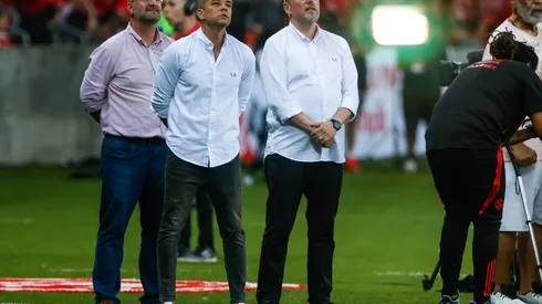 RS – PORTO ALEGRE – 16/01/2025 – AMISTOSO, INTERNACIONAL X MEXICO – Andres D´Alessandro e Alessandro Barcellos presidente do Internacional durante partida contra o Mexico no estadio Beira-Rio pelo campeonato Amistoso. Foto: Luiz Erbes/AGIF