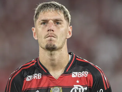 Varela 'cutuca' e revela que Tite no Flamengo quase o afastou da Seleção Uruguaia