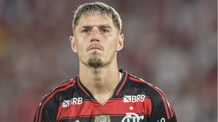 RJ - RIO DE JANEIRO - 20/07/2025 - BRASILEIRO A 2025, FLAMENGO X FLUMINENSE - Varela jogador do Flamengo durante partida contra o Fluminense no estadio Maracana pelo campeonato Brasileiro A 2025. Foto: Thiago Ribeiro/AGIF