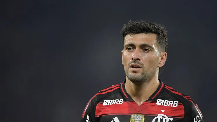 Arrascaeta em goleada do Flamengo diante do Vitória. Foto: Jorge Rodrigues/AGIF