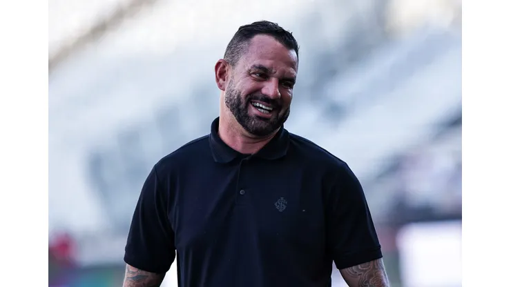 SP - SAO PAULO - 02/12/2023 - BRASILEIRO A 2023, CORINTHIANS X INTERNACIONAL - Ex-volante Magrao do Internacional-RS antes da partida contra o Corinthians no estadio Arena Corinthians pelo campeonato Brasileiro A 2023. Foto: Fabio Giannelli/AGIF
