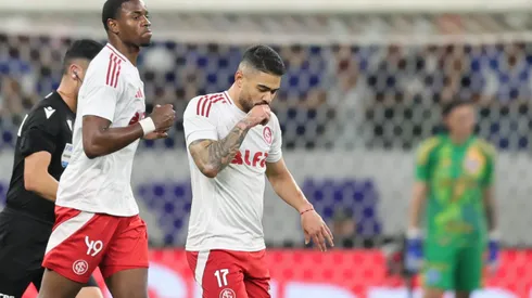 MG – BELO HORIZONTE – 23/08/2025 – BRASILEIRO A 2025, CRUZEIRO X INTERNACIONAL – Bruno Tabata jogador do Internacional comemora seu gol durante partida contra o Cruzeiro no estadio Mineirao pelo campeonato Brasileiro A 2025. Foto: Gilson Lobo/AGIF