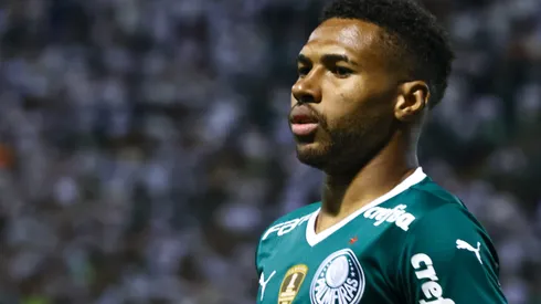 Wesley durante Dérbi pelo Campeonato Brasileiro de 2022.