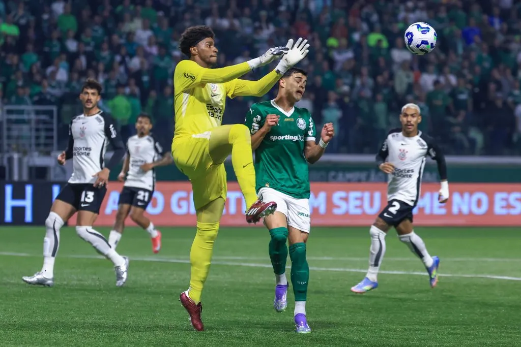 SP – SAO PAULO – 06/08/2025 – COPA DO BRASIL 2025, PALMEIRAS X CORINTHIANS – Hugo Souza goleiro do Corinthians durante partida contra o Palmeiras no estadio Arena Allianz Parque pelo campeonato Copa Do Brasil 2025. Foto: Marcello Zambrana/AGIF