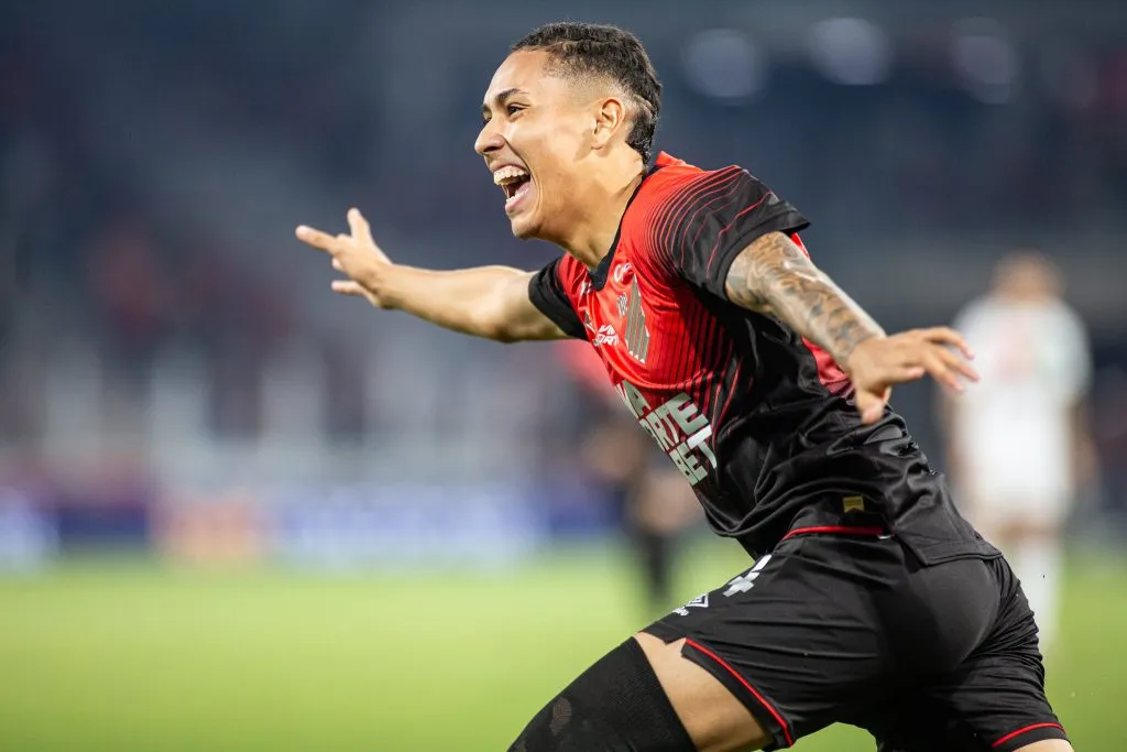 Kauã Moraes comemorando gol durante partida contra o Brusque na Copa Do Brasil de 2025. Foto: Luis Garcia/AGIF