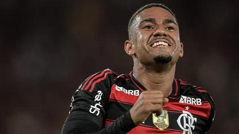 Samuel Lino em partida pelo Flamengo. Foto: Thiago Ribeiro/AGIF