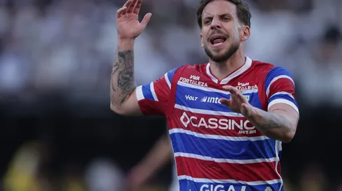 SP – SAO PAULO – 03/08/2025 – BRASILEIRO A 2025, CORINTHIANS X FORTALEZA – Lucas Sasha jogador do Fortaleza durante partida contra o Corinthians no estadio Arena Corinthians pelo campeonato Brasileiro A 2025. Foto: Ettore Chiereguini/AGIF