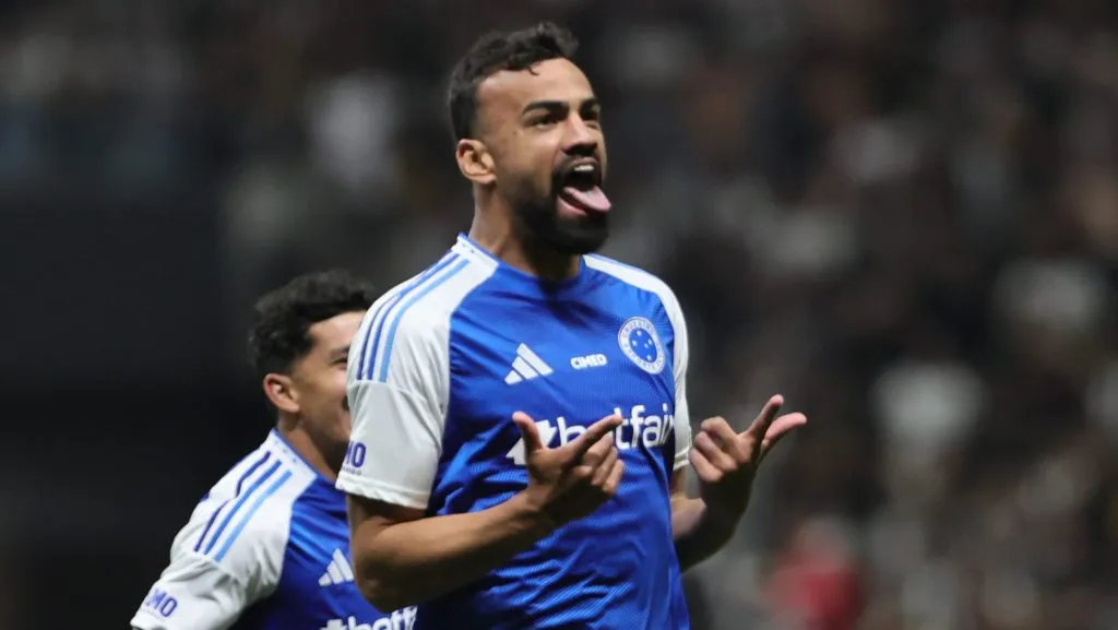 Fabrício Bruno comemorando gol pelo Cruzeiro. Foto: Gilson Lobo/AGIF