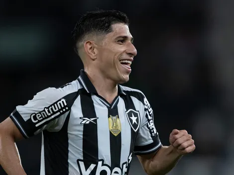 Botafogo goleia o Bragantino com atuação de gala de Savarino