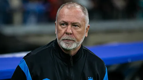 MG - BELO HORIZONTE - 13/07/2025 - BRASILEIRO A 2025, CRUZEIRO X GREMIO - Mano Mene Menezes tecnico do Gremio durante partida contra o Cruzeiro no estadio Mineirao pelo campeonato Brasileiro A 2025. Foto: Fernando Moreno/AGIF
