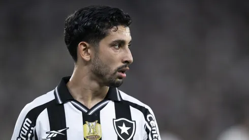 Santi Rodriguez jogador do Botafogo durante partida contra o Ceara no estadio Engenhao pelo campeonato Brasileiro A 2025. Foto: Jorge Rodrigues/AGIF