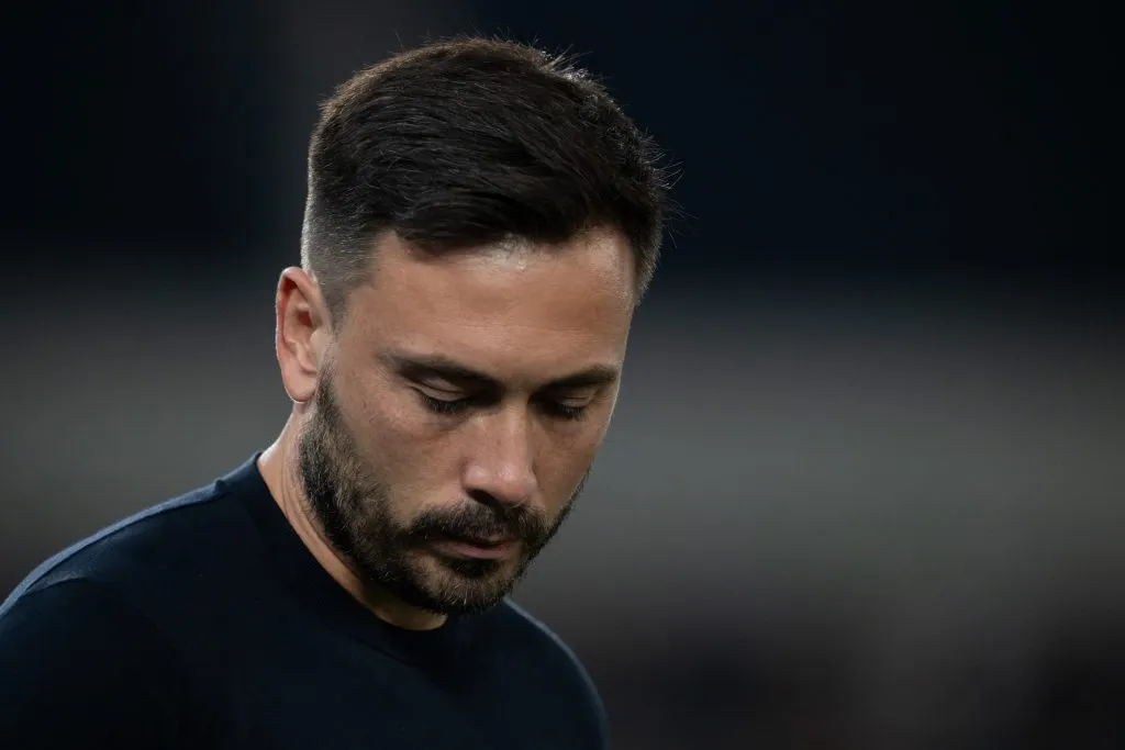 RJ – RIO DE JANEIRO – 30/08/2025 – BRASILEIRO A 2025, BOTAFOGO X BRAGANTINO – Davide Ancelotti tecnico do Botafogo durante partida contra o Bragantino no estadio Engenhao pelo campeonato Brasileiro A 2025. Foto: Jorge Rodrigues/AGIF