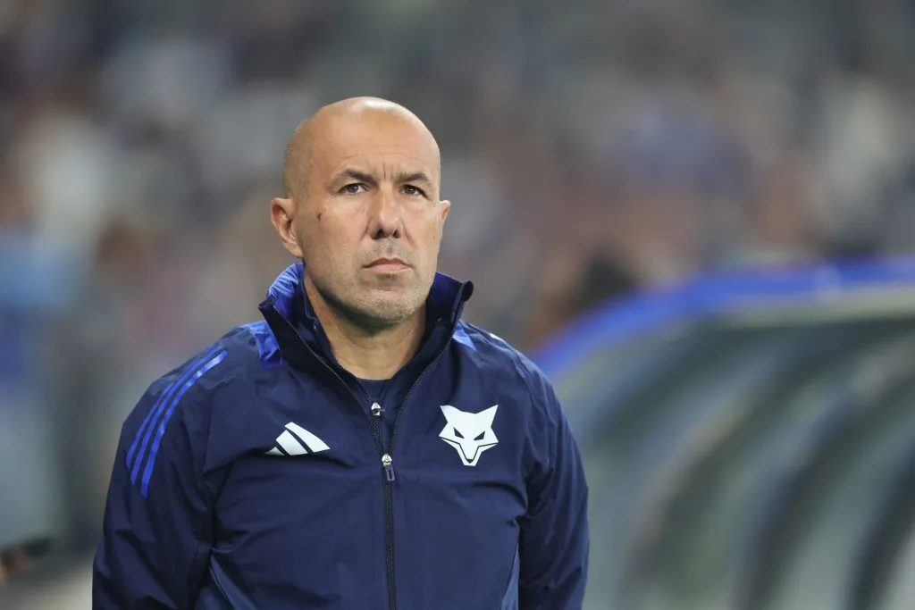 Leonardo Jardim tecnico do Cruzeiro durante partida contra o Sao Paulo no estadio Mineirao pelo campeonato Brasileiro A 2025. Foto: Gilson Lobo/AGIF