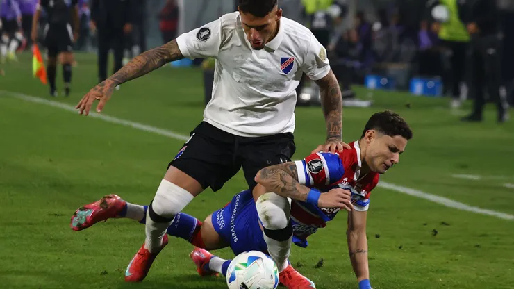 Alan Saldivia em ação pelo Colo-Colo diante do Fortaleza na Libertadores 2025. Foto: Marcelo Hernandez/Getty Images