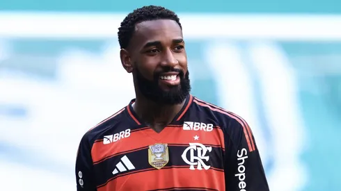 Gerson durante confronto contra o Grêmio no Campeonato Brasileiro de 2025.