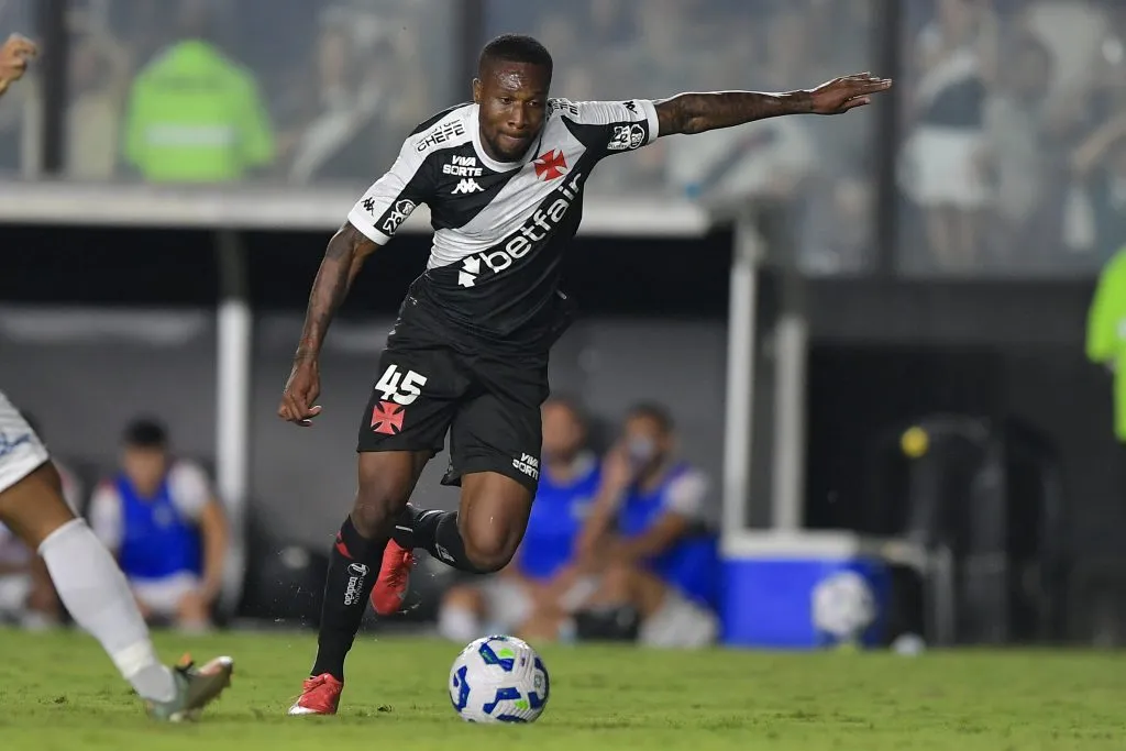 Loide Augusto não entra em campo pelo Vasco há um mês. Foto: Thiago Ribeiro/AGIF
