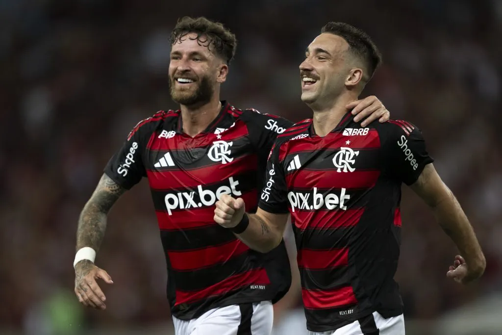 Titulares do Flamengo, Léo Pereira e Léo Ortiz vêm de sequência pesada de jogos. Foto: Jorge Rodrigues/AGIF