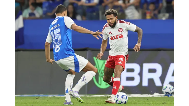 MG - BELO HORIZONTE - 23/08/2025 - BRASILEIRO A 2025, CRUZEIRO X INTERNACIONAL - Wesley jogador do Internacional durante partida contra o Cruzeiro no estadio Mineirao pelo campeonato Brasileiro A 2025. Foto: Gilson Lobo/AGIF