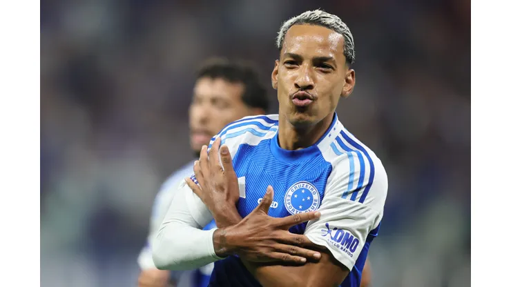 Matheus Pereira durante confronto contra o Internacional no Campeonato Brasileiro de 2025. Foto: Gilson Lobo/AGIF