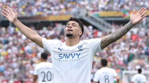 Marcos Leonardo comemorando gol contra o Fluminense no Mundial de 2025.