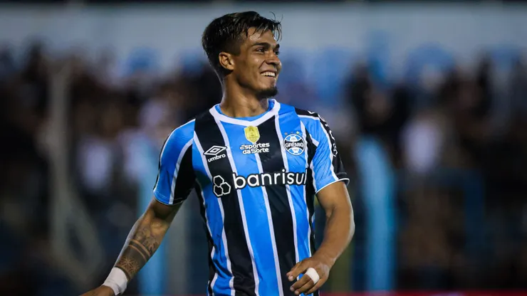 Matías Arezo foi emprestado pelo Grêmio ao Peñarol. Foto: Maxi Franzoi/AGIF
