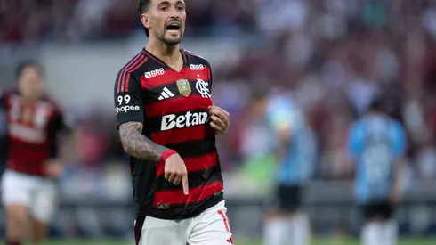 RJ – RIO DE JANEIRO – 31/08/2025 – BRASILEIRO A 2025, FLAMENGO X GREMIO – Arrascaeta jogador do Flamengo comemora seu gol durante partida contra o Gremio no estadio Maracana pelo campeonato Brasileiro A 2025. Foto: Jorge Rodrigues/AGIF