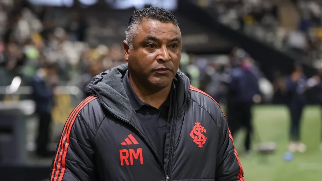 Roger Machado rebate vaias da torcida (Imagem: Gilson Lobo/AGIF)