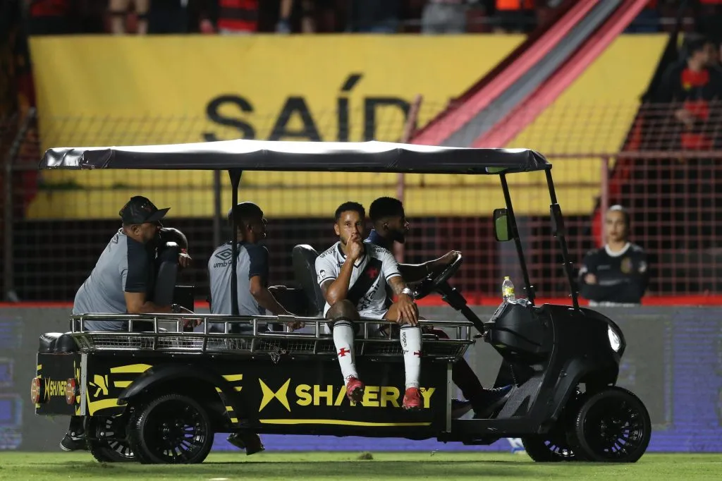 Jair jogador do Vasco durante a partida contra o Sport na Ilha do Retiro em Recife (PE) pelo campeonato Brasileiro A 2025. Foto: Marlon Costa/AGIF
