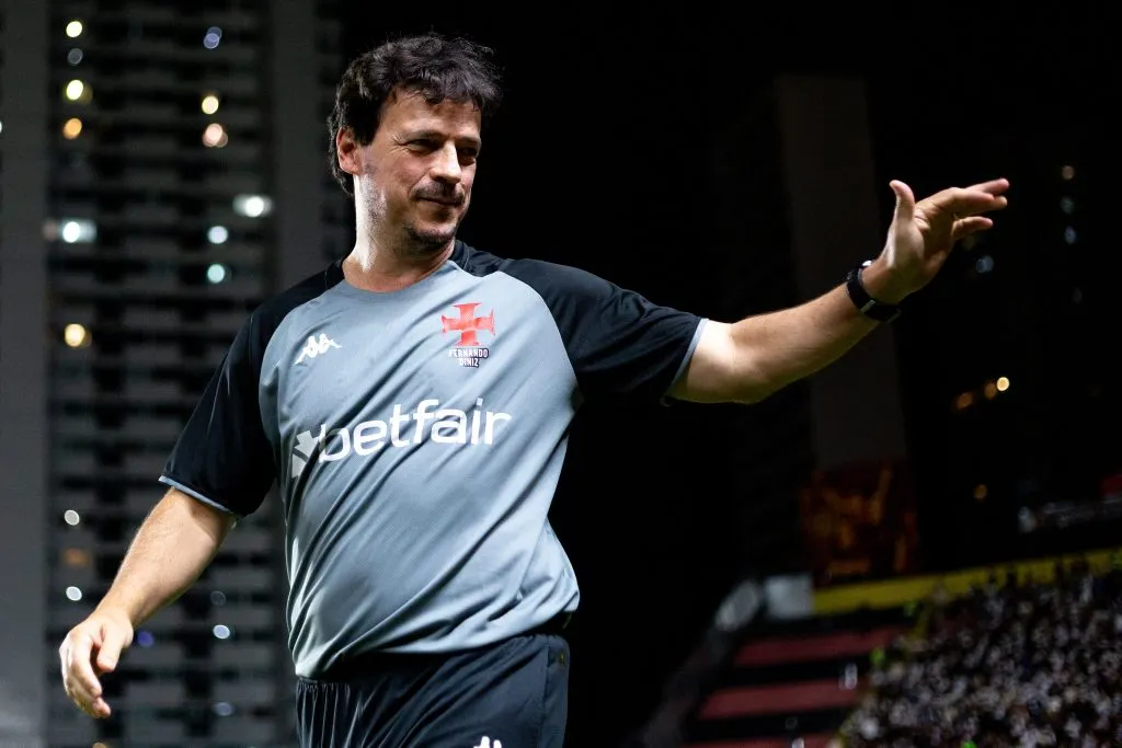 PE – RECIFE – 31/08/2025 – BRASILEIRO A 2025, SPORT X VASCO – Fernando Diniz tecnico do Vasco durante partida contra o Sport no estadio Ilha do Retiro pelo campeonato Brasileiro A 2025. Foto: Rafael Vieira/AGIF