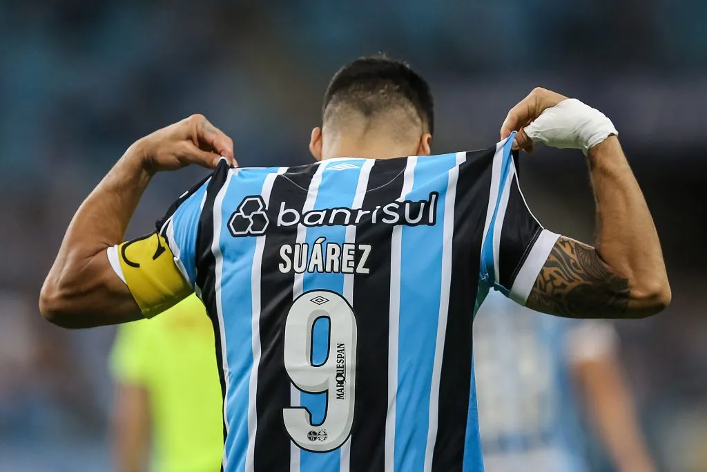 PORTO ALEGRE, BRAZIL – DECEMBER 3: Luis Suarez of Gremio celebrates after scoring the first goal of his team during the match between Gremio and Vasco Da Gama as part of Brasileirao 2023 at Arena do Gremio on December 3, 2023 in Porto Alegre, Brazil. (Photo by Pedro H. Tesch/Getty Images)