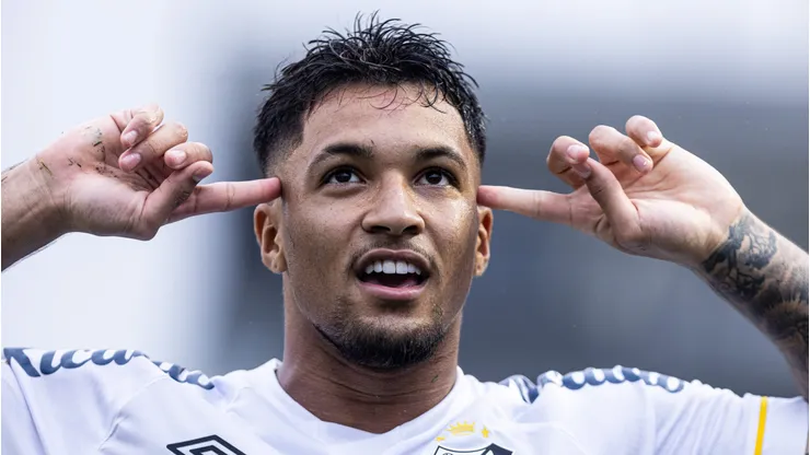 Santos tentou repatriar Marcos Leonardo.