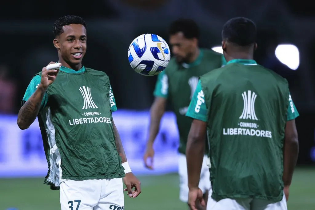 Kevin jogador do Palmeiras durante aquecimento antes da partida contra o Deportivo Pereira no estadio Arena Allianz Parque pelo campeonato Libertadores 2023. Foto: Ettore Chiereguini/AGIF
