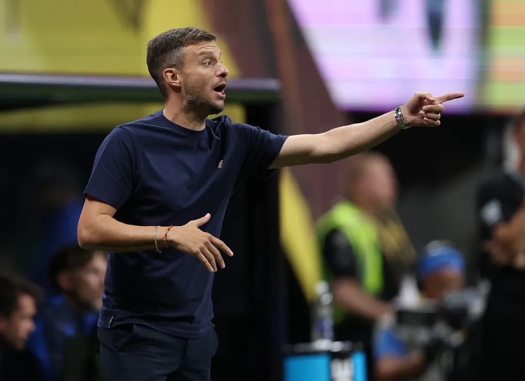 ATLANTA, GEORGIA – JUNE 19:  Manager Martin Anselmi of FC Porto calls out during the first half of the FIFA Club World Cup 2025 group A match between Internacional CF Miami and FC Porto at Mercedes-Benz Stadium on June 19, 2025 in Atlanta, Georgia. (Photo by Kevin C. Cox/Getty Images)