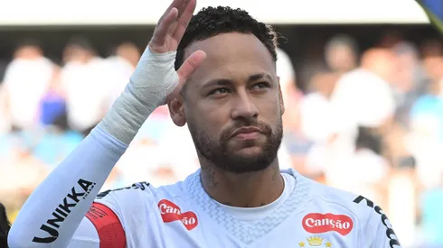 Neymar durante confronto contra o Fluminense no Brasileirão 2025.