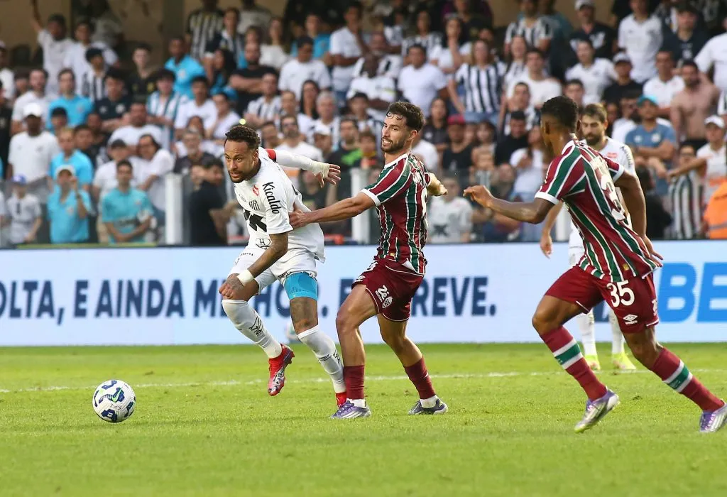 Neymar jogador do Santos durante partida contra o Fluminense no estadio Vila Belmiro pelo campeonato Brasileiro A 2025. Foto: Mauricio De Souza/AGIF