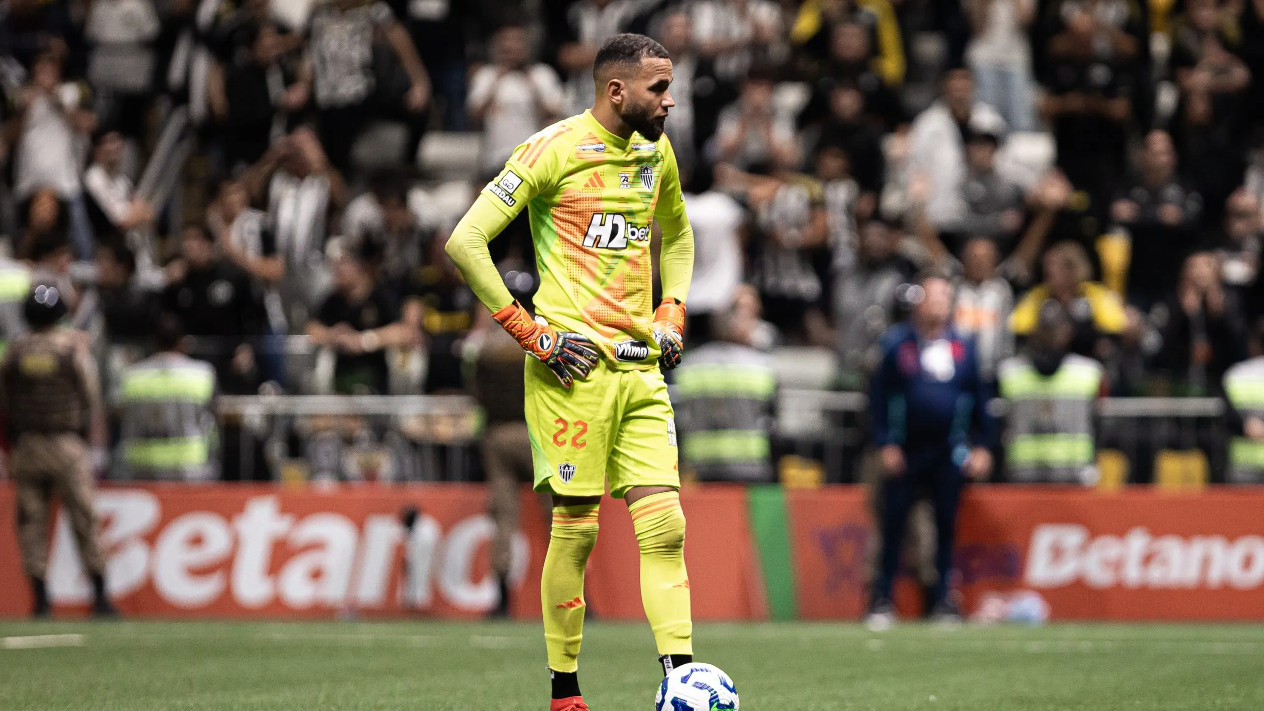 MG – BELO HORIZONTE – 06/08/2025 – COPA DO BRASIL 2025, ATLETICO-MG X FLAMENGO – Everson jogador do Atletico-MG cobra penalti em decisao durante partida contra o Flamengo no estadio Arena MRV pelo campeonato Copa Do Brasil 2025. Foto: Mateus Dutra/AGIF